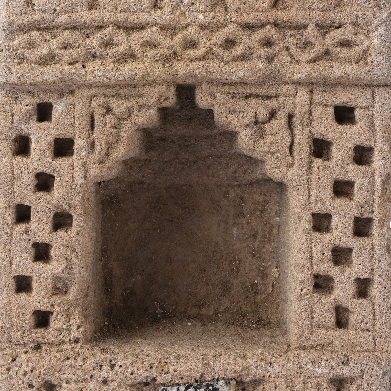 Old Stone Lamp Niche From Gujarat - 19th Century - Image 2