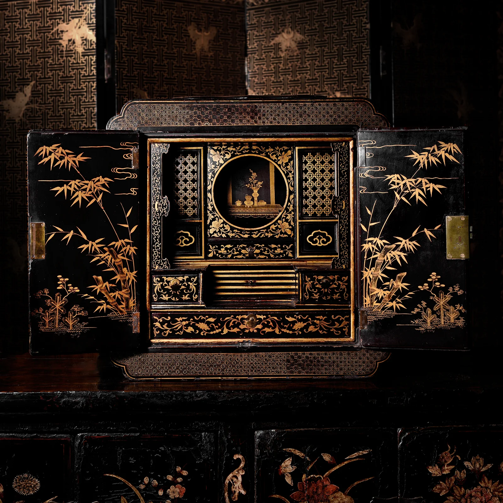 Gilt Black Lacquer Chinese Export Shrine Cabinet - Ca 1820 - Image 2