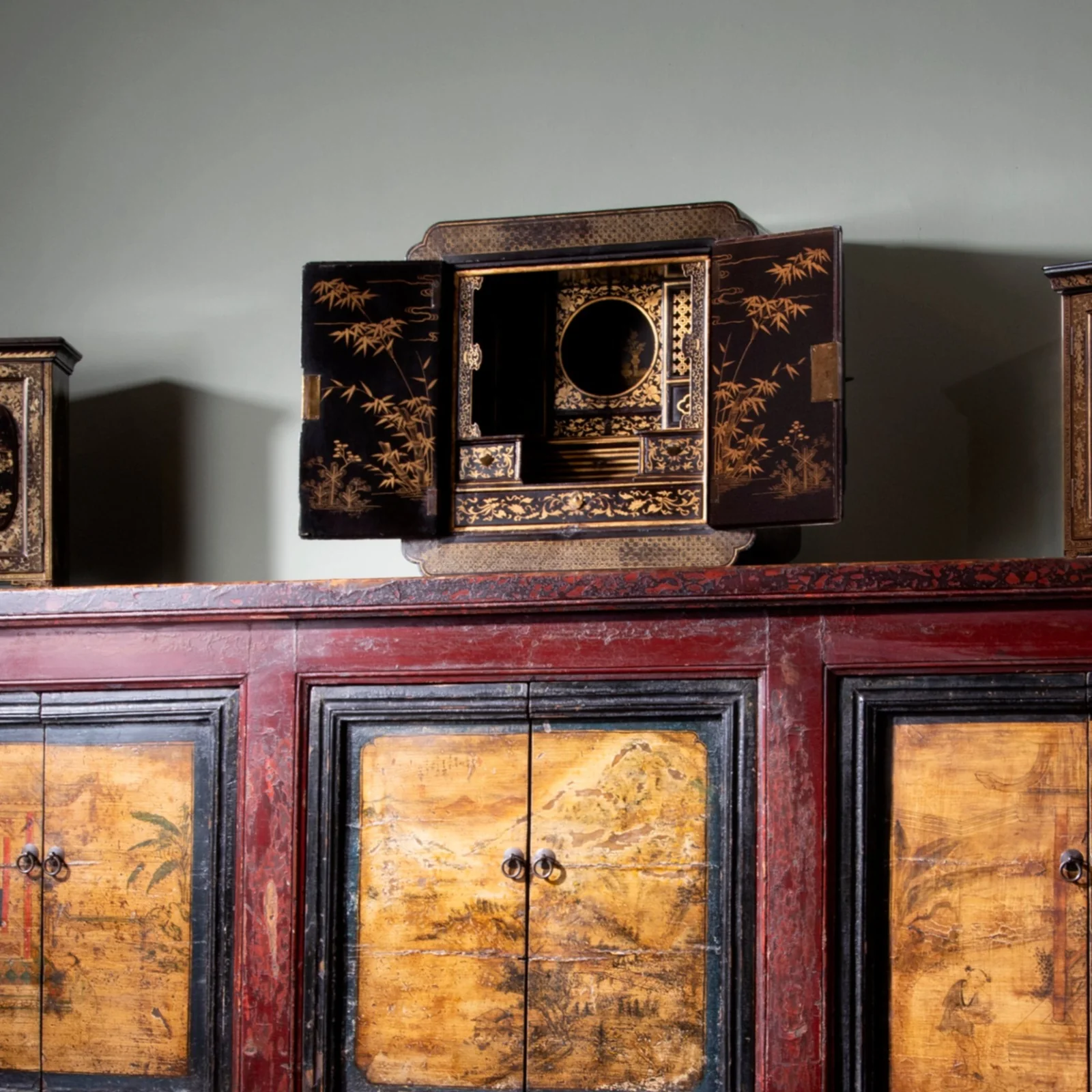 Gilt Black Lacquer Chinese Export Shrine Cabinet - Ca 1820 - Image 4