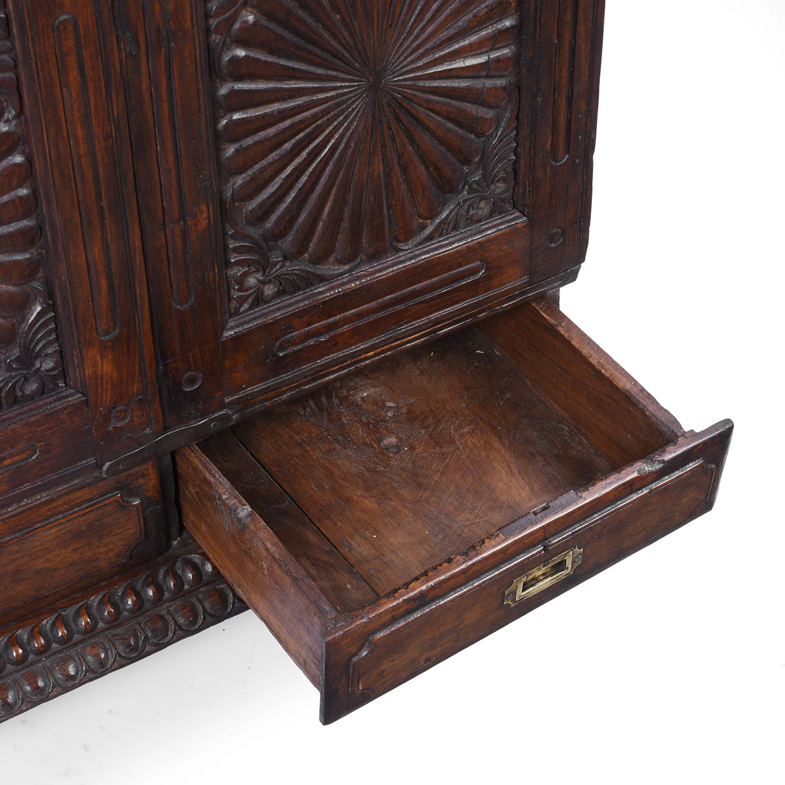 Carved Almirah Cabinet With Sunburst Panels - 19th Centruy - Image 8