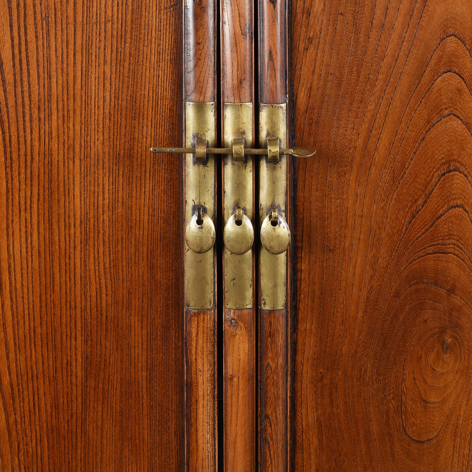 Chinese Red Elm Tapered Cabinet - Qing Dynasty - Image 5