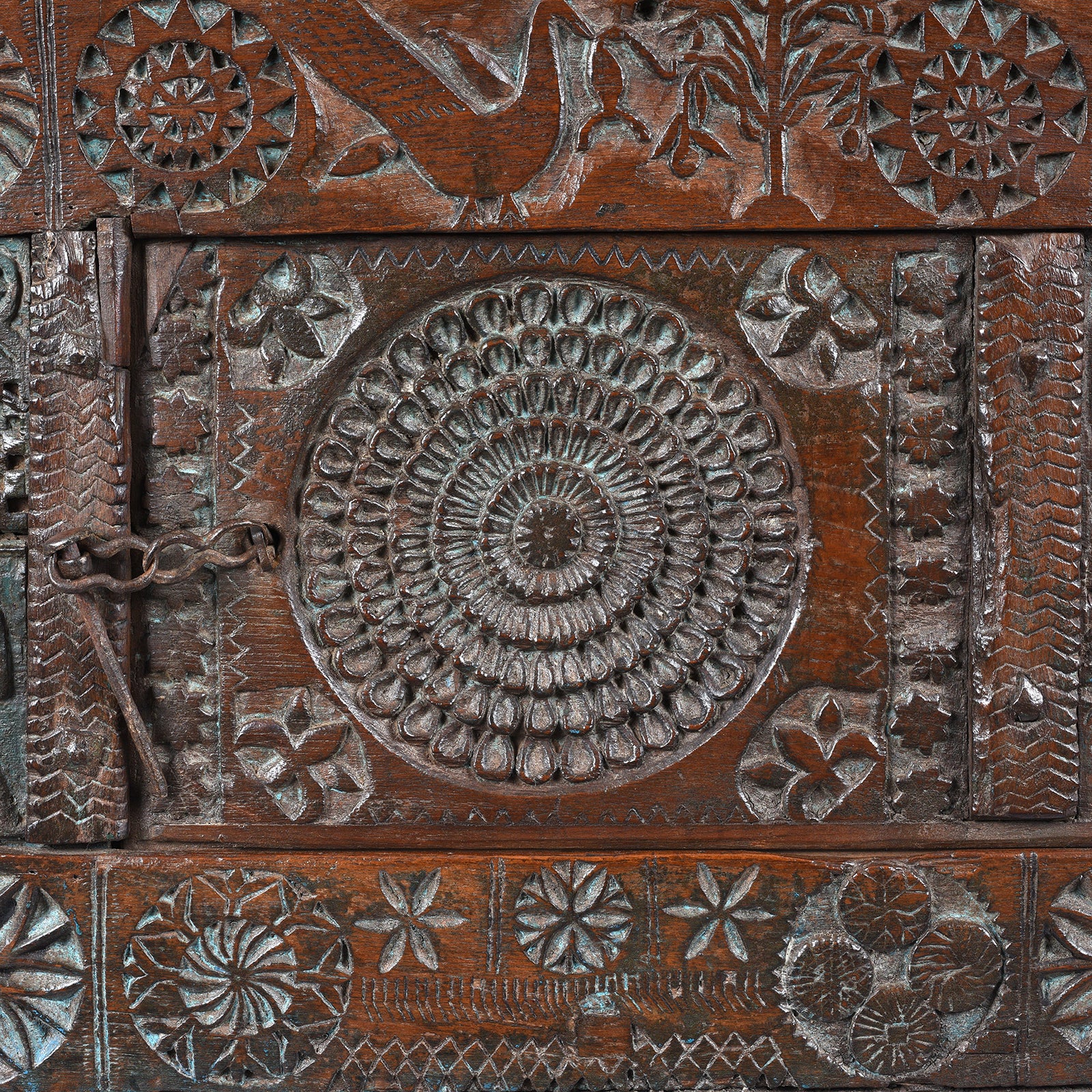 Carved Teak Majus Dowry Chest From Saurashtra - 19th Century - Image 12