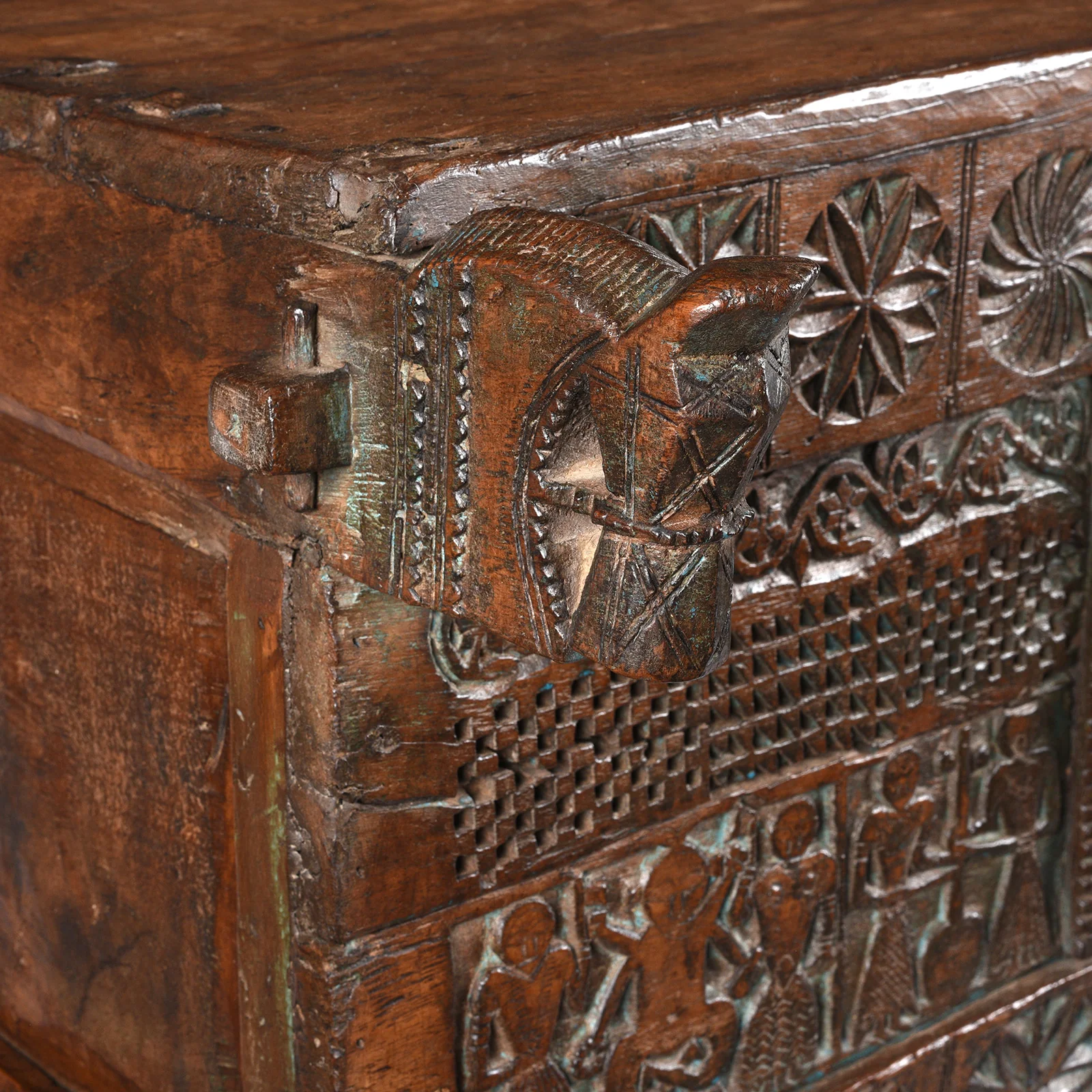 Carved Teak Majus Dowry Chest From Saurashtra - 19th Century - Image 8