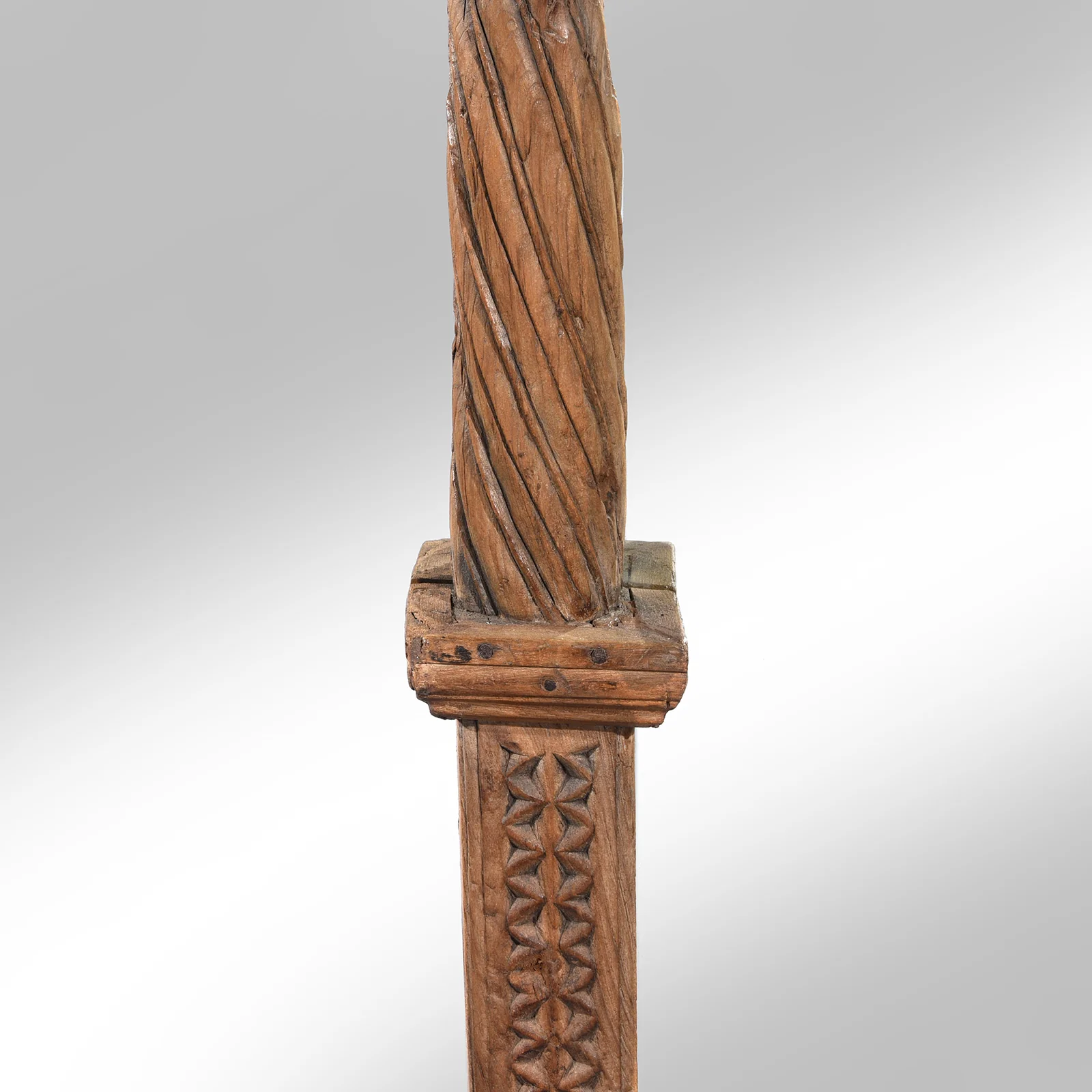 Triple Arch Mirror From Madya Pradesh - 19thC (254 x 186cm) - Image 5