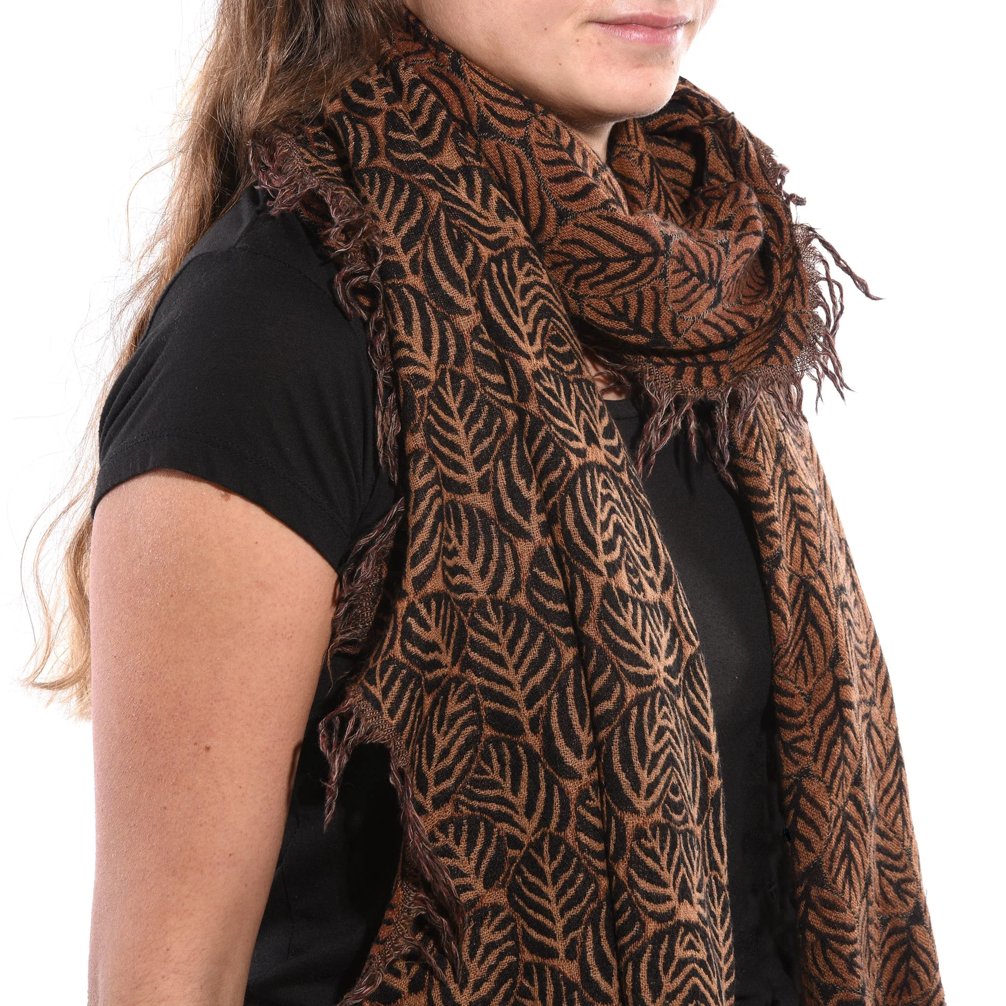 Lotus Leaves Scarf Made From Merino Wool - Image 3