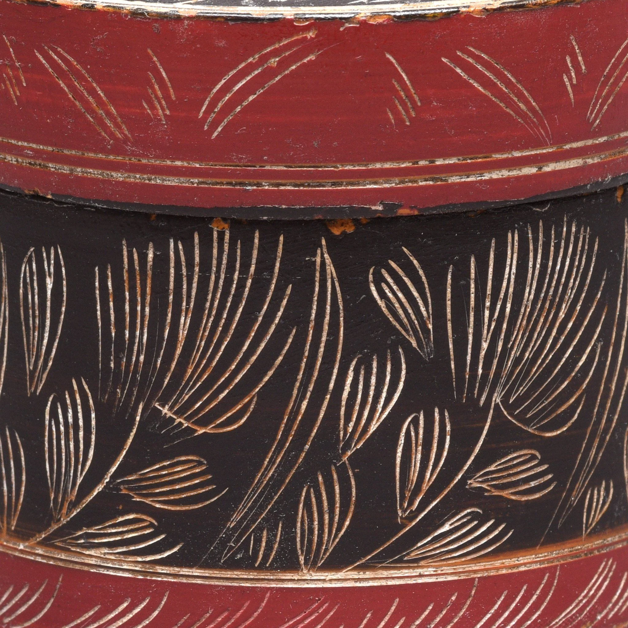 Scratchwork Lacquer Pot from Kutch - 19thC - Image 3
