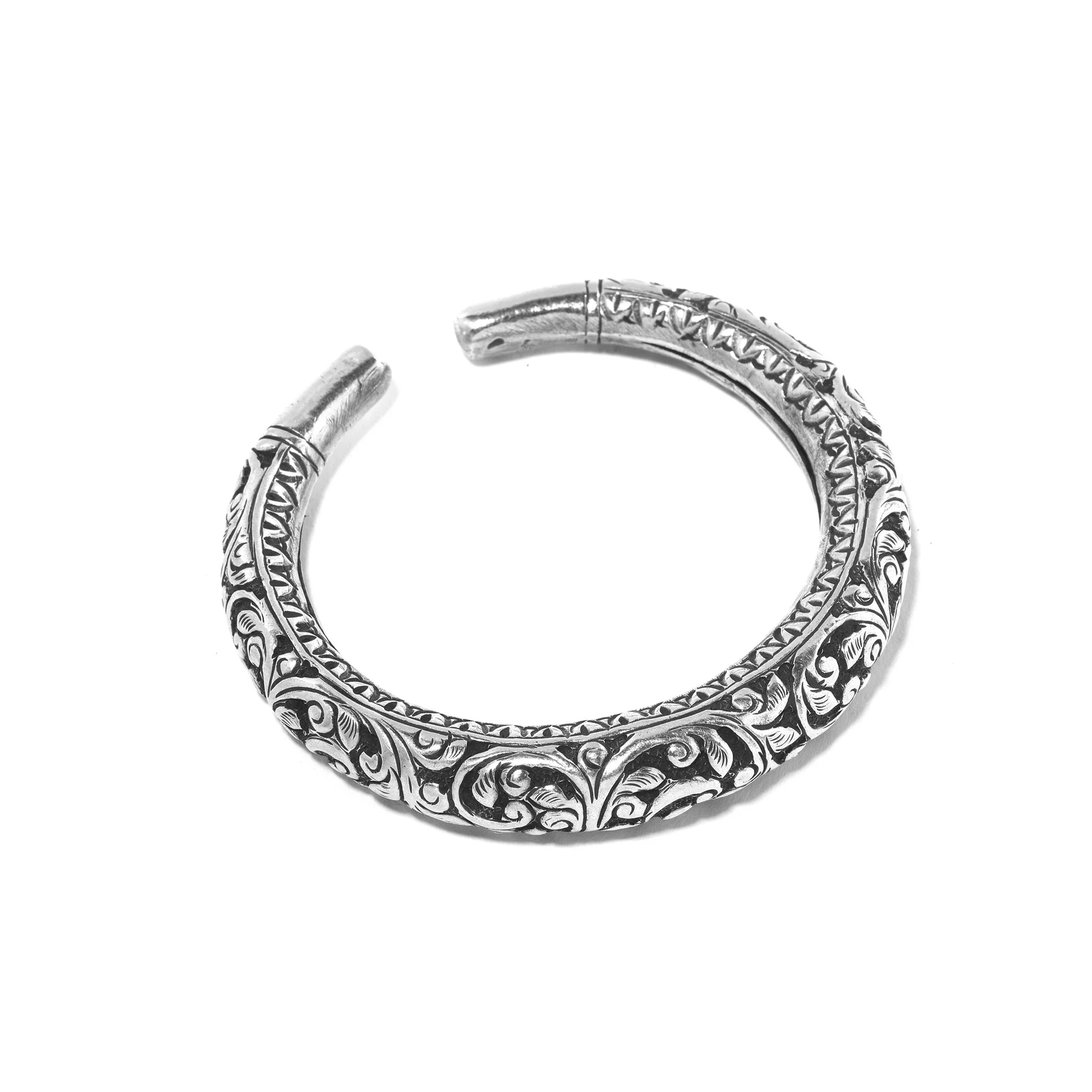 Silver Tribal Trailing Leaf Bangle - Image 2